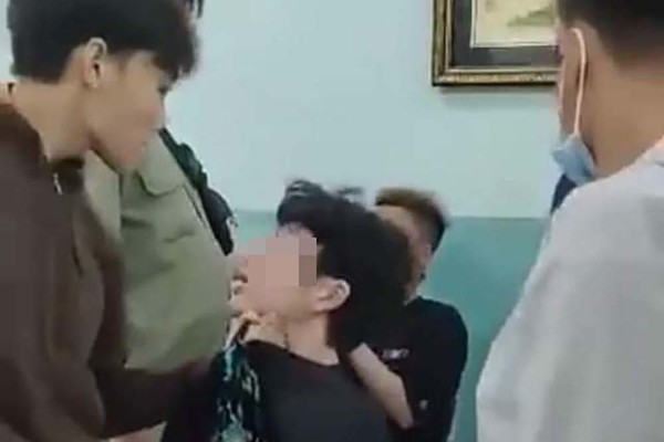 Công an vào cuộc vụ 2 thiếu niên bị đánh dã man ở trường Nguyễn Văn Tố