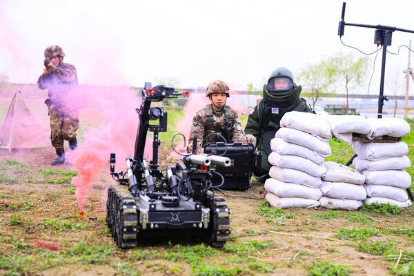 Người máy phá bom thế hệ mới của Trung Quốc