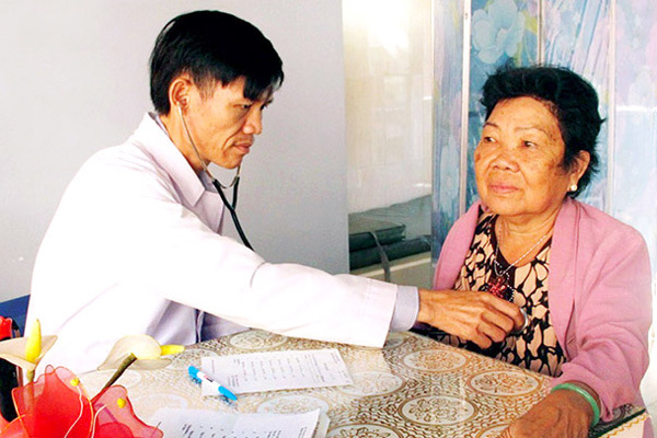 Các thầy thuốc trẻ Bình Phước khám bệnh miễn phí cho 35.000 lượt người