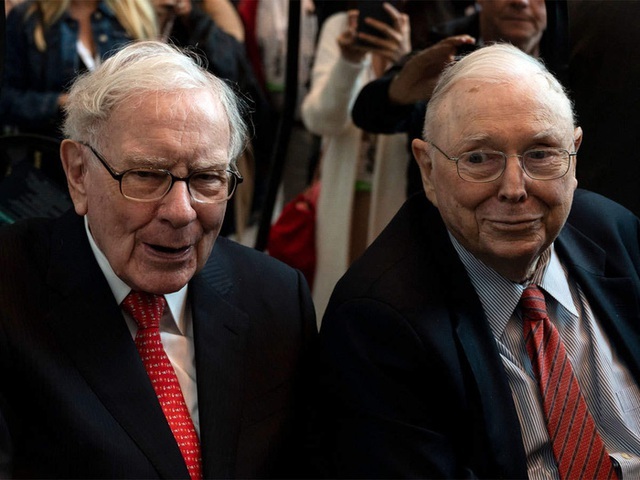 Điều hành đế chế đầu tư 40 năm, Warren Buffett nhận lương bao nhiêu?