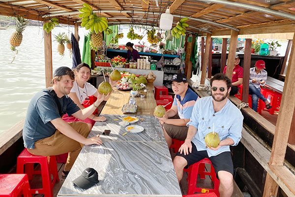 Đầu tư chui, tội phạm nước ngoài qua đường du lịch tăng