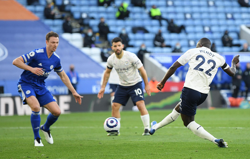 Đánh bại Leicester, Man City tiến gần đến ngôi vương