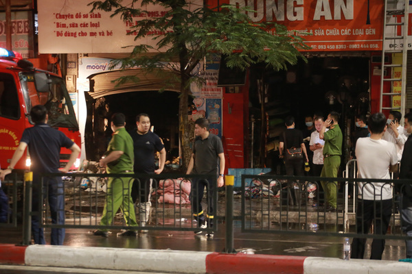 Hiện trường vụ cháy nhà khiến 4 người thiệt mạng ở Hà Nội