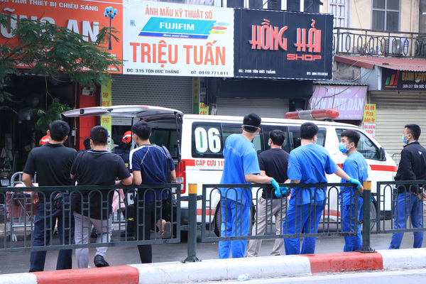 4 người tử vong trong vụ cháy lớn ở cửa hàng phố Tôn Đức Thắng