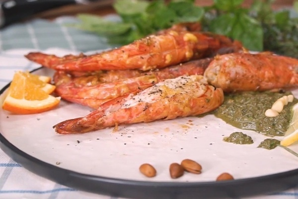 Tôm phủ phô mai kèm sốt lạ miệng