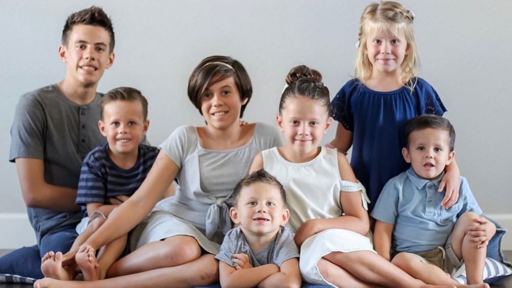 Gia đình Mỹ nhận nuôi 7 đứa trẻ mồ côi