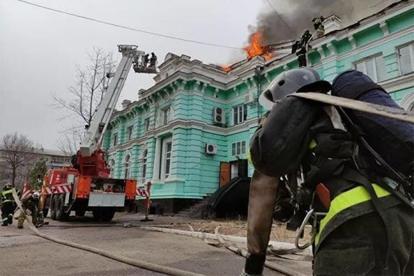 Bác sĩ dũng cảm mổ tim cho bệnh nhân giữa lúc bệnh viện đang cháy