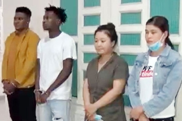 Loạt quý bà bị