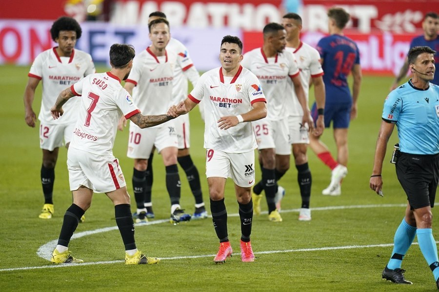 Atletico thua đau Sevilla, Barca và Real mở cờ trong bụng