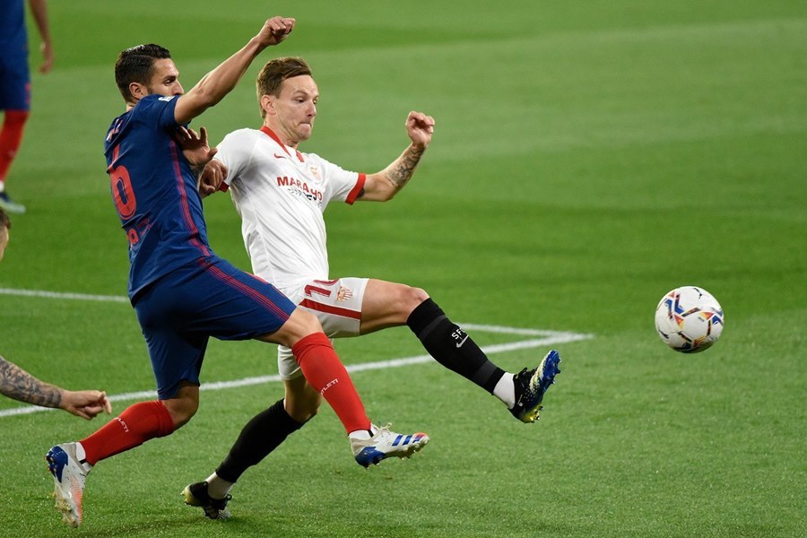 Kết quả Sevilla vs Atletico: Cờ đến tay Real, Barca