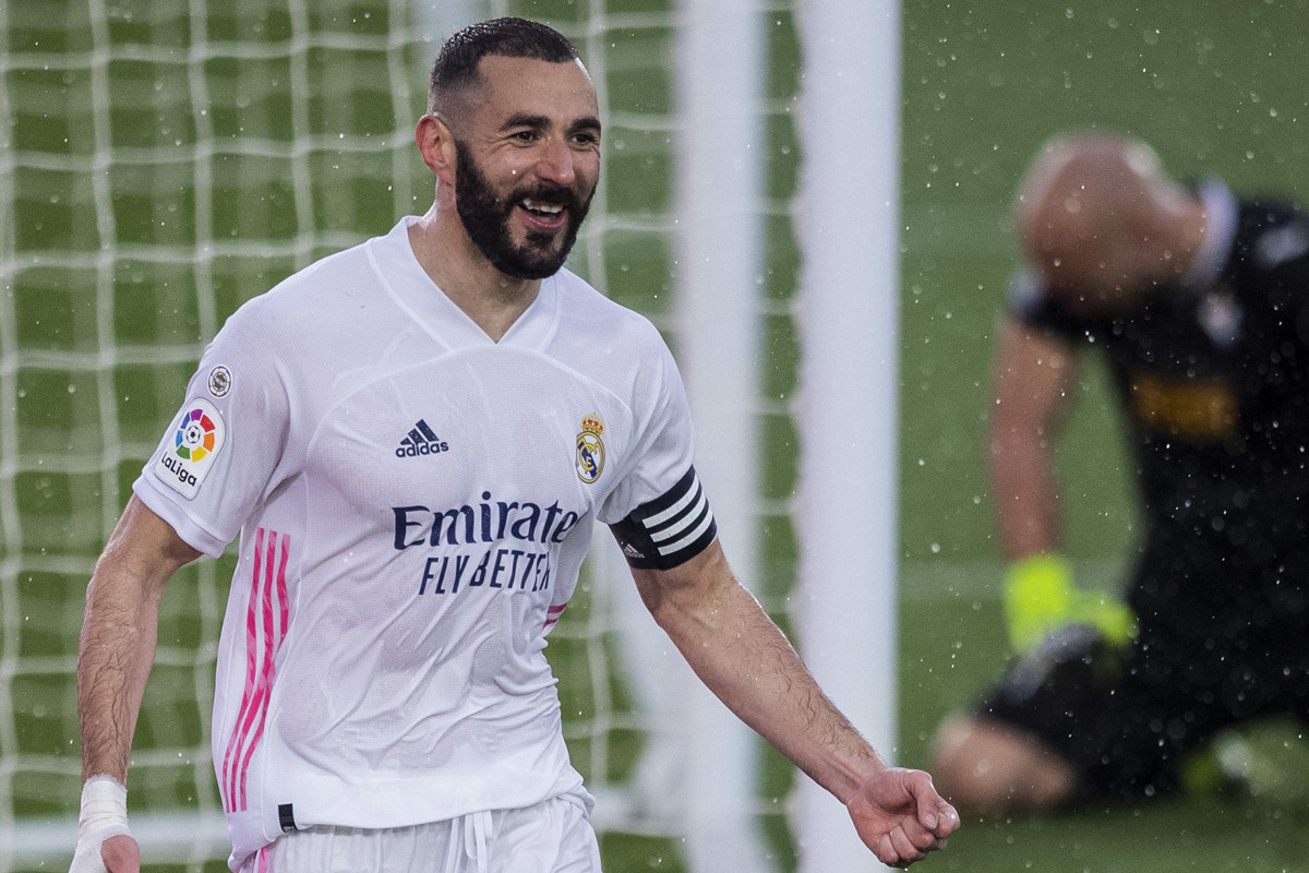 LaLiga: Karim Benzema vượt qua Real Madrid trước Rayo, Atletico tiễn Celta Vigo