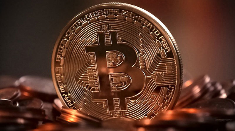 Sụp đổ cuối tuần, Bitcoin lao dốc xuống 42.000 USD