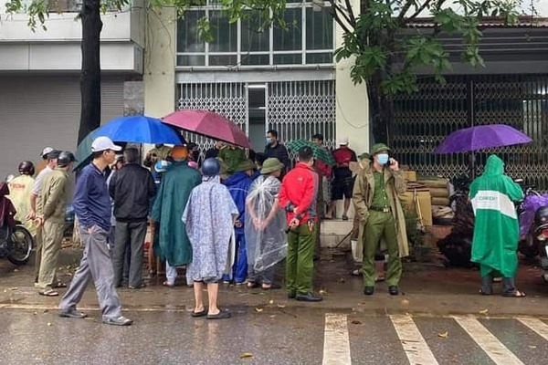 Phát hiện thi thể hai vợ chồng trong ngôi nhà khóa cửa ở Lào Cai