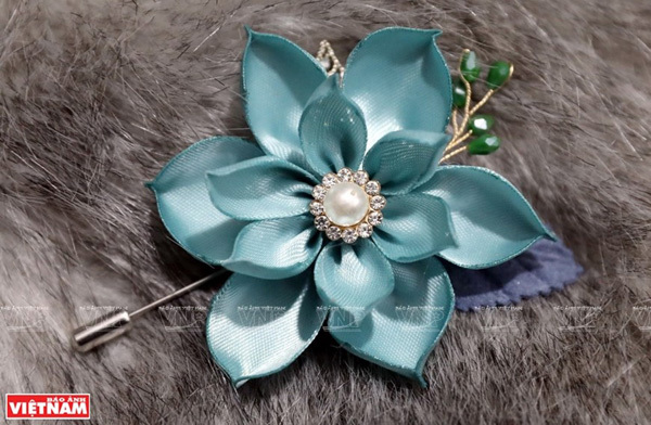 Unique flower brooches