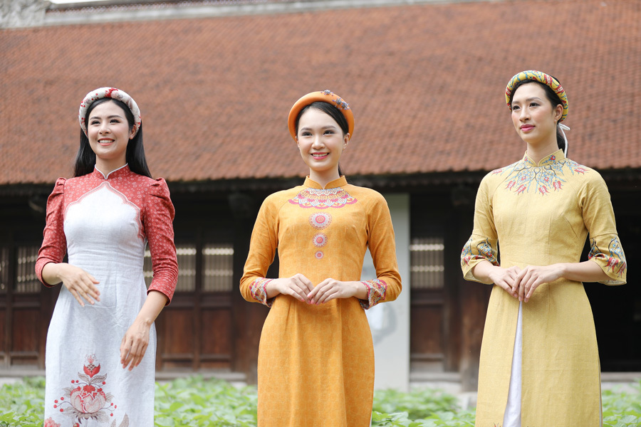 Hoa hậu Ngọc Hân và 14 nhà thiết kế cùng tôn vinh áo dài