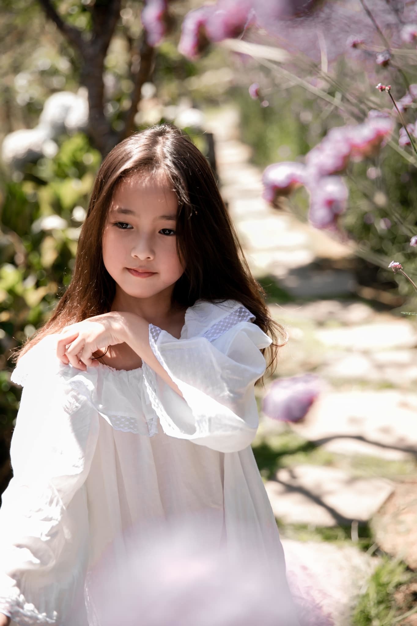 Nhan sắc trong veo con gái 5 tuổi của hoa hậu Hà Kiều Anh