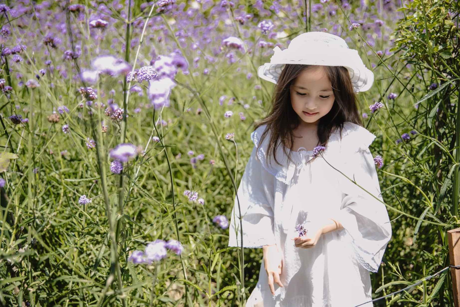 Nhan sắc trong veo con gái 5 tuổi của hoa hậu Hà Kiều Anh