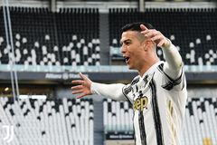 Ronaldo tỏa sáng, Juventus chen chân vào top 3