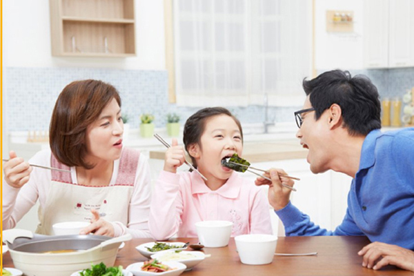 5 việc cần làm để cùng con vượt qua giai đoạn biếng ăn