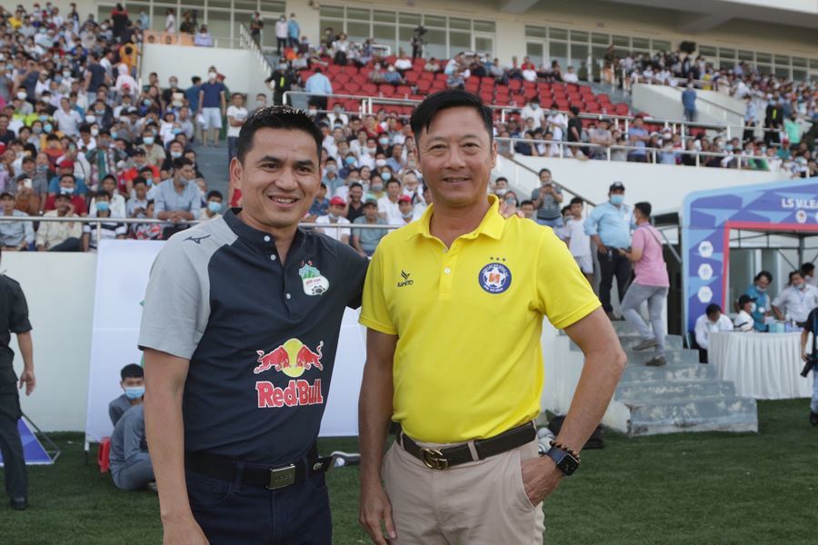 HLV Kiatisuk tiết lộ chiêu đánh bại Lê Huỳnh Đức