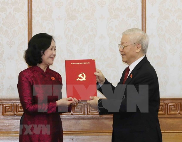 Truong Thi Mai becomes first female head of PCC’s Commission for Organization