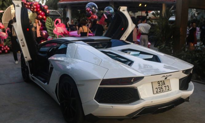 Chủ xe Bình Phước nâng cấp ống xả cho Lamborghini Aventador Roadster