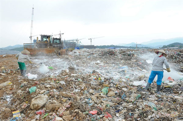 Hanoi’s landfills struggle to deal with increased garbage