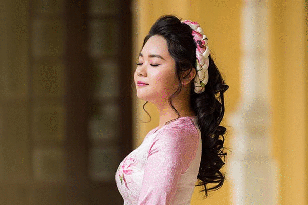 Con gái 18 tuổi xinh đẹp của Mai Thu Huyền và ông xã đại gia
