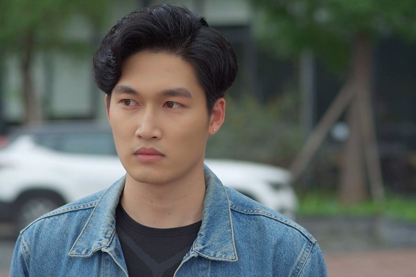 Đình Tú bị xỉ vả, chửi lây ngoài đời vì Trí 'Hướng dương ngược nắng'