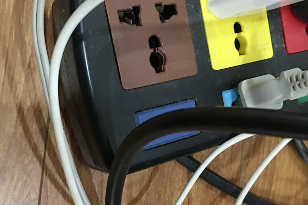 Nam sinh lớp 10 đang ngủ bị điện giật tử vong