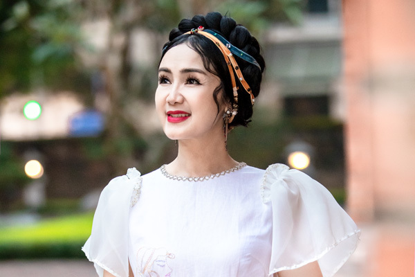 NSND Thu Hà 'lá ngọc cành vàng' xinh đẹp khi làm mẫu áo dài