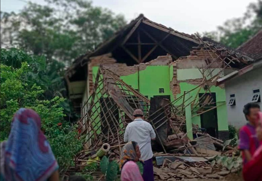 Động đất ở Indonesia, hàng trăm ngôi nhà bị tàn phá