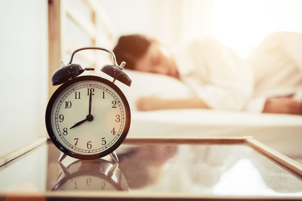Ngủ nướng vào cuối tuần có hại như thế nào?