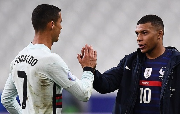 PSG ký Ronaldo khi Mbappe gia nhập Real Madrid