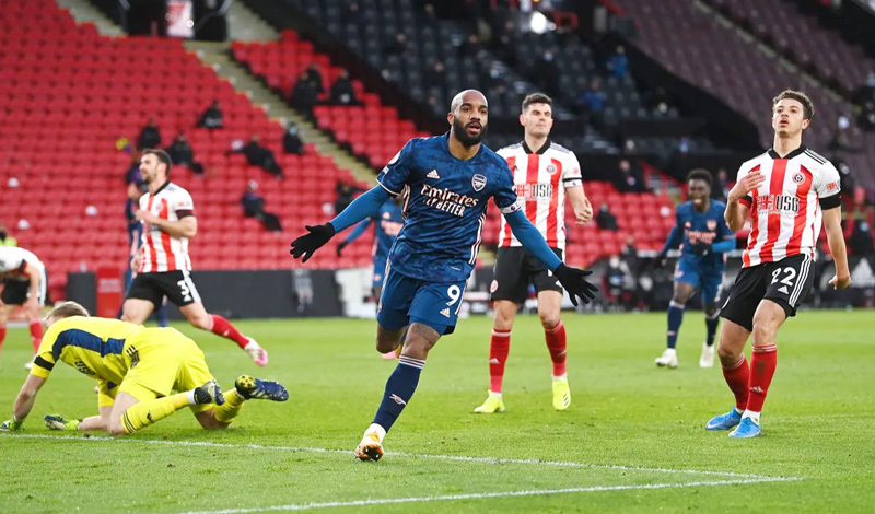 Lacazette lập cú đúp, Arsenal thổi bay Sheffield Utd