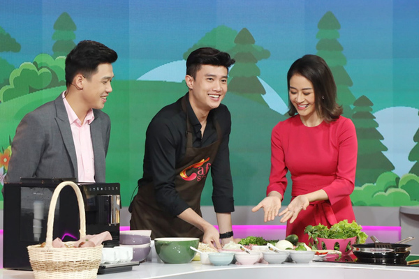 Diễn viên Quốc Trường trổ tài nấu ăn trên sóng trực tiếp của VTV