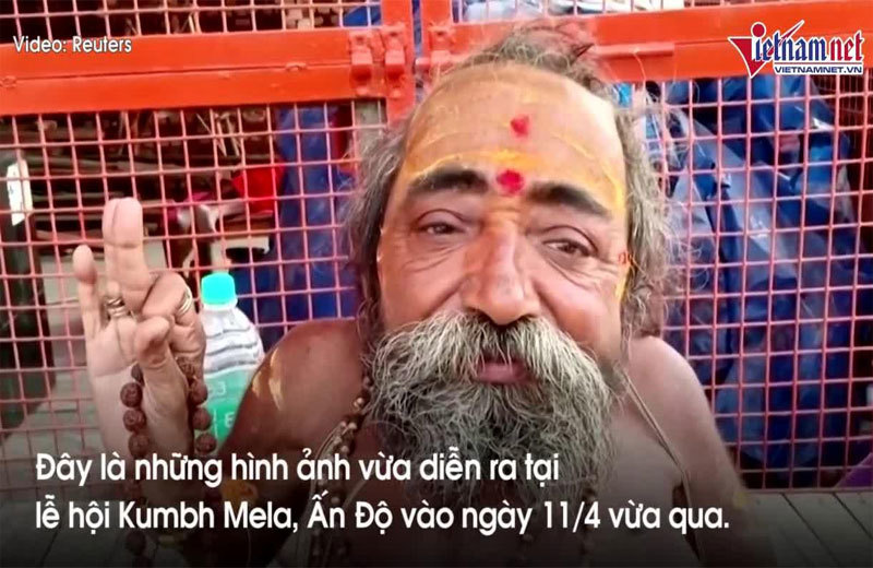 Xếp hàng để gặp 'thần sống' nhỏ nhất thế giới