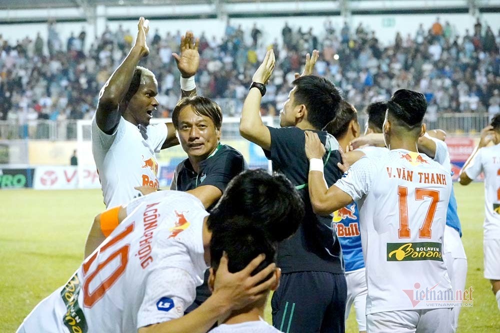 V-League 2021: Trao chức vô địch sớm cho HAGL, nên không?