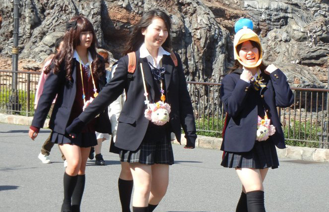Quy định 'đồ lót màu trắng' của nhiều trường học Nhật Bản bị chỉ trích