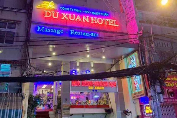 Nữ tiếp viên nhà hàng ở trung tâm Sài Gòn bán dâm 2,5 triệu/lượt