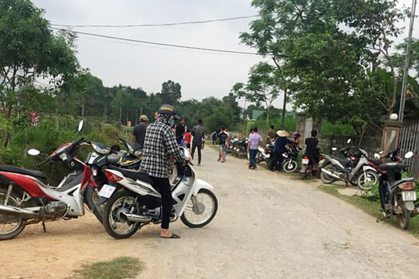Con đi học về, thấy bố mẹ chết mỗi người một nơi ở Nghệ An