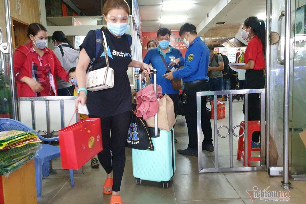 Vé xe khách ở TP.HCM tăng cao nhất 40% dịp lễ 30/4 và 1/5