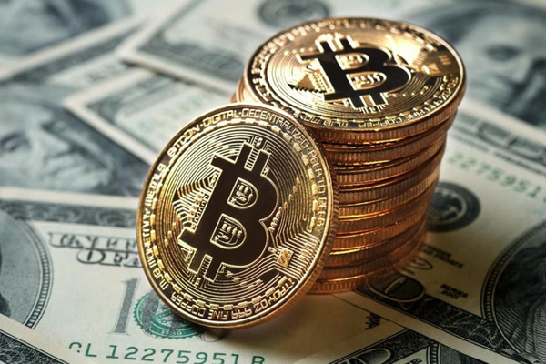 Bitcoin phá đỉnh, cán mốc 63.000 USD