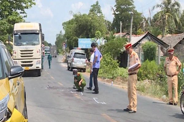 Hai người đàn ông tử vong trong vụ tai nạn liên hoàn trên quốc lộ 53