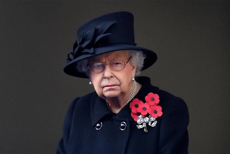 Nữ hoàng Anh Elizabeth nén nỗi đau, trở lại với nghĩa vụ hoàng gia