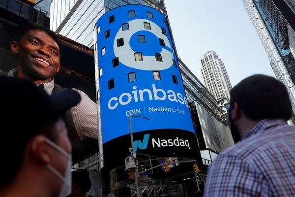 Bitcoin, Dogecoin lập đỉnh trong ngày Coinbase chính thức lên sàn