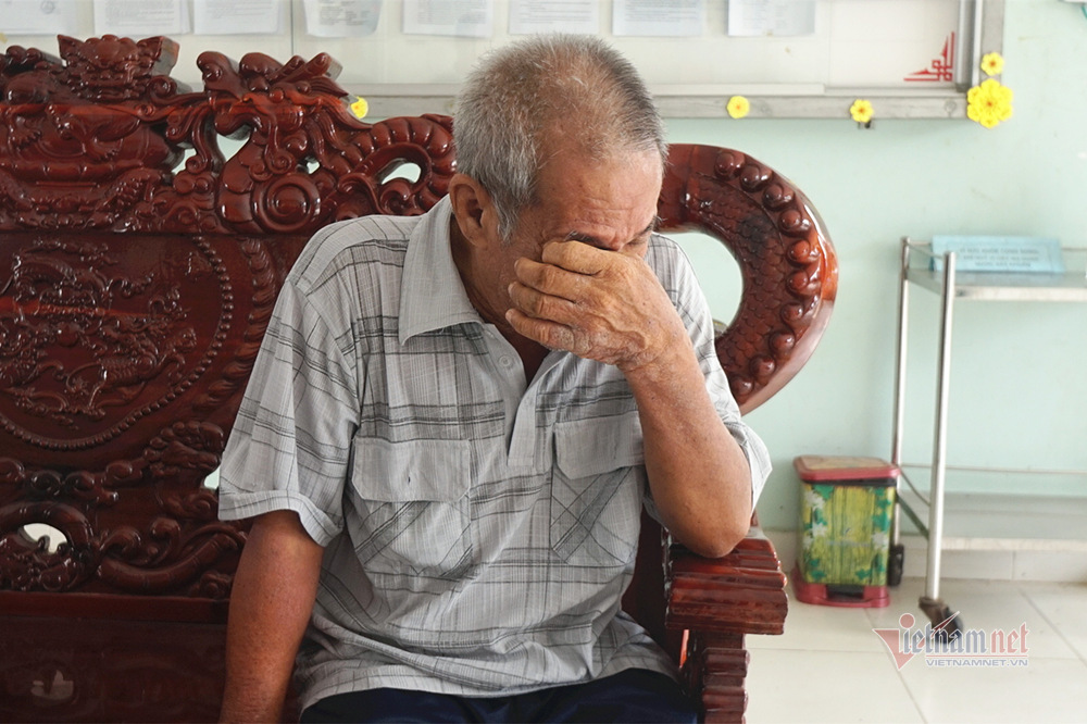 'Quái kiệt màn ảnh' Quốc Cường tuổi U70 bị bệnh tâm thần, nhắc chuyện xưa là khóc
