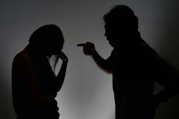Cô dâu Việt ở Singapore: Bị chồng bạo hành nhưng không dám cầu cứu
