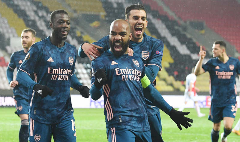 Arsenal đại thắng Slavia Praha đoạt vé bán kết
