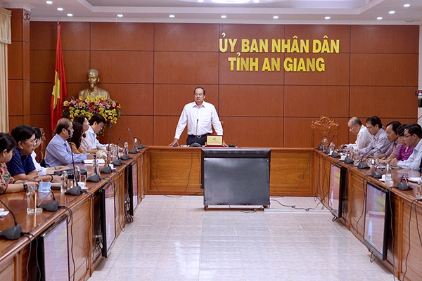 Hai người nhập cảnh trái phép nghi nhiễm Covid -19, An Giang họp khẩn